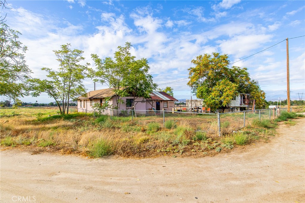 23489 Mapes Road Property Photo 4