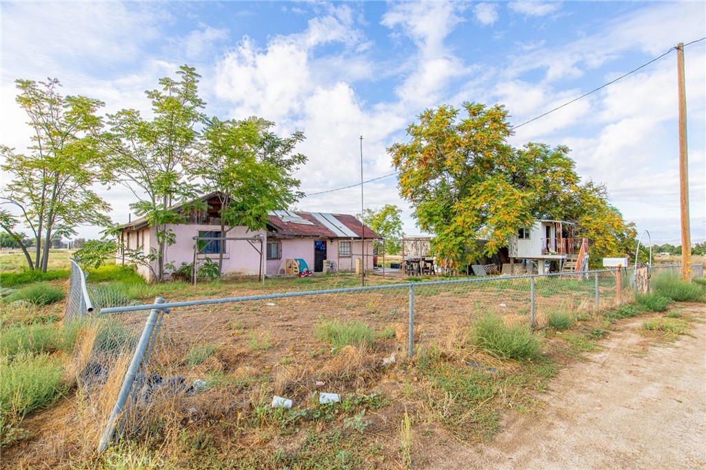 23489 Mapes Road Property Photo 5