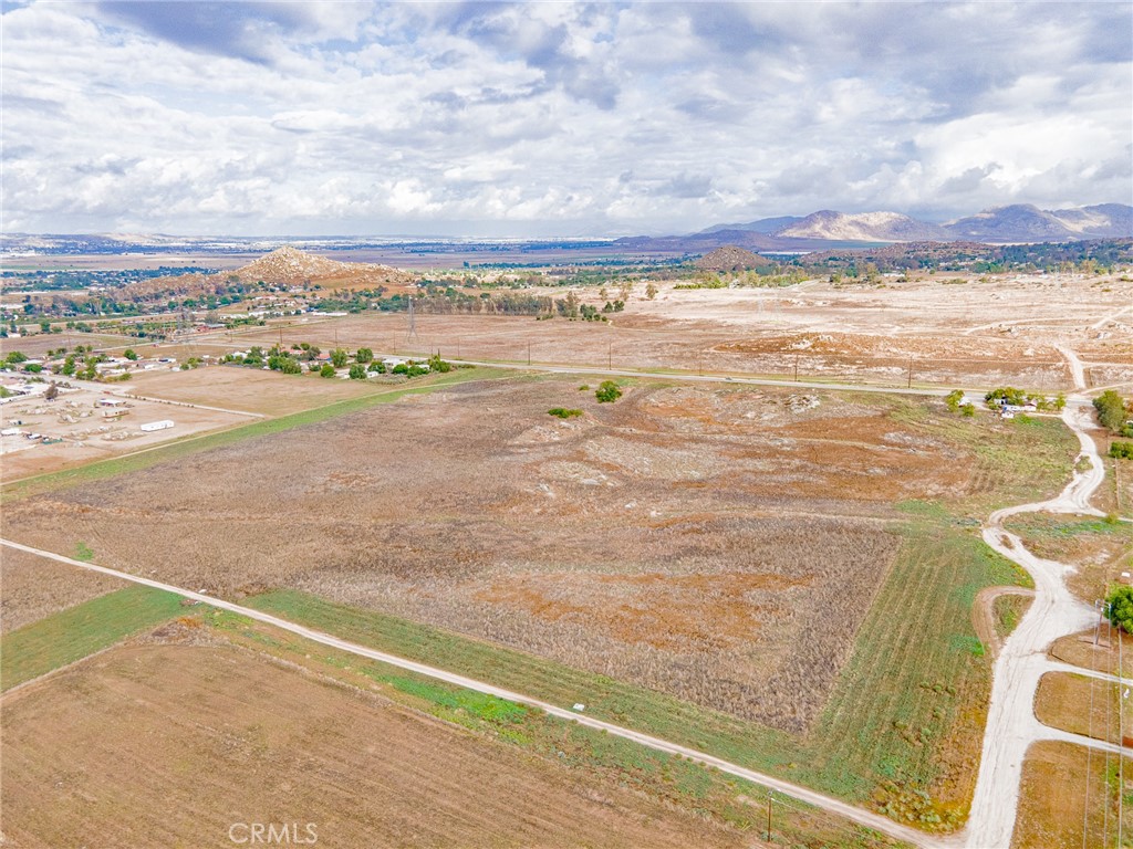 23489 Mapes Road Property Photo 8