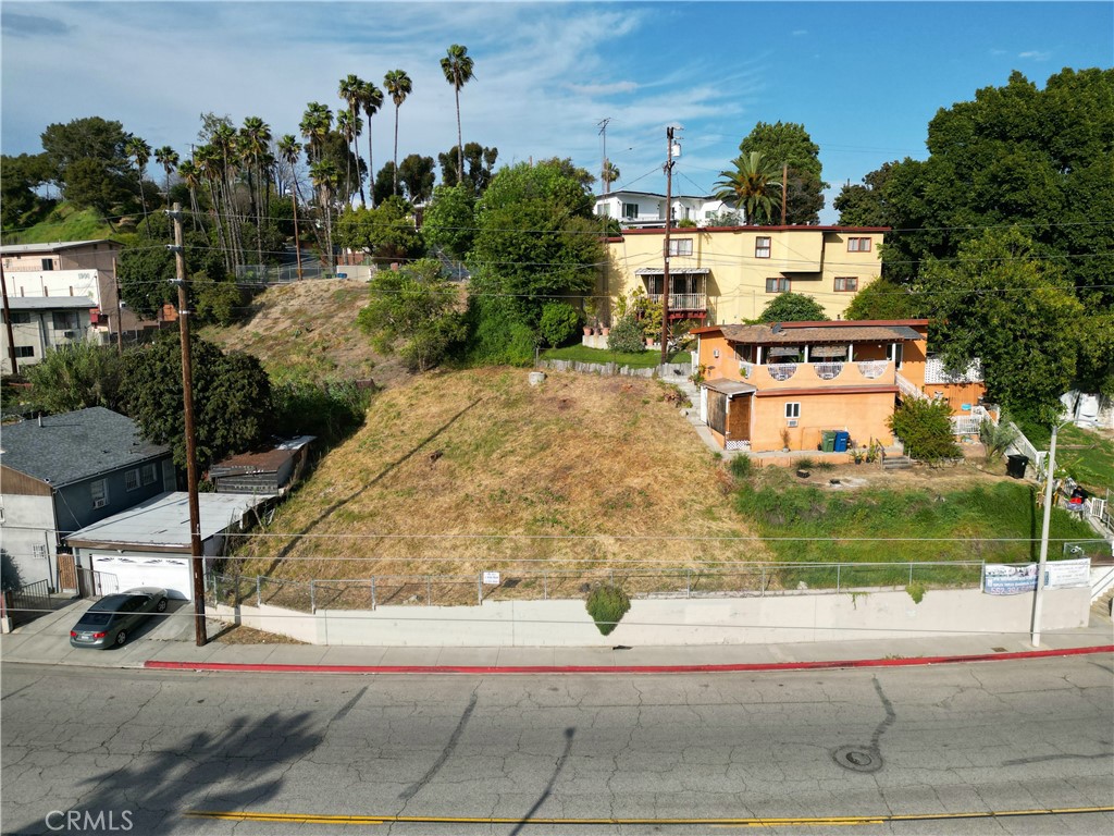 1822 N Eastern Avenue Property Photo 5