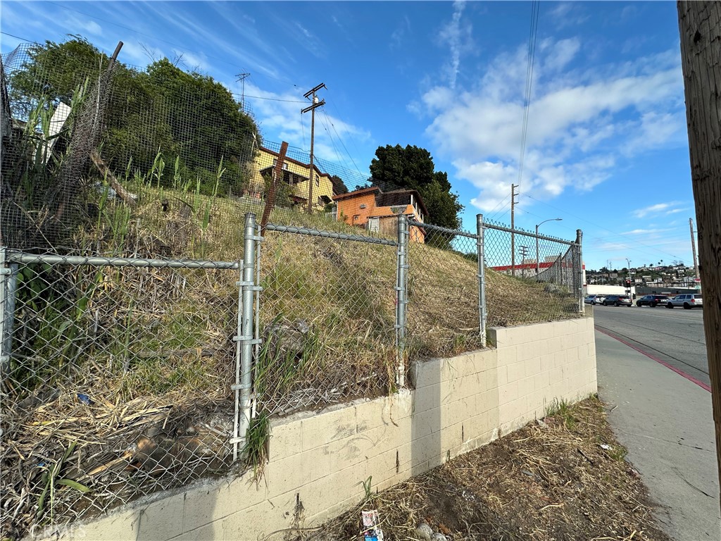 1822 N Eastern Avenue Property Photo 12