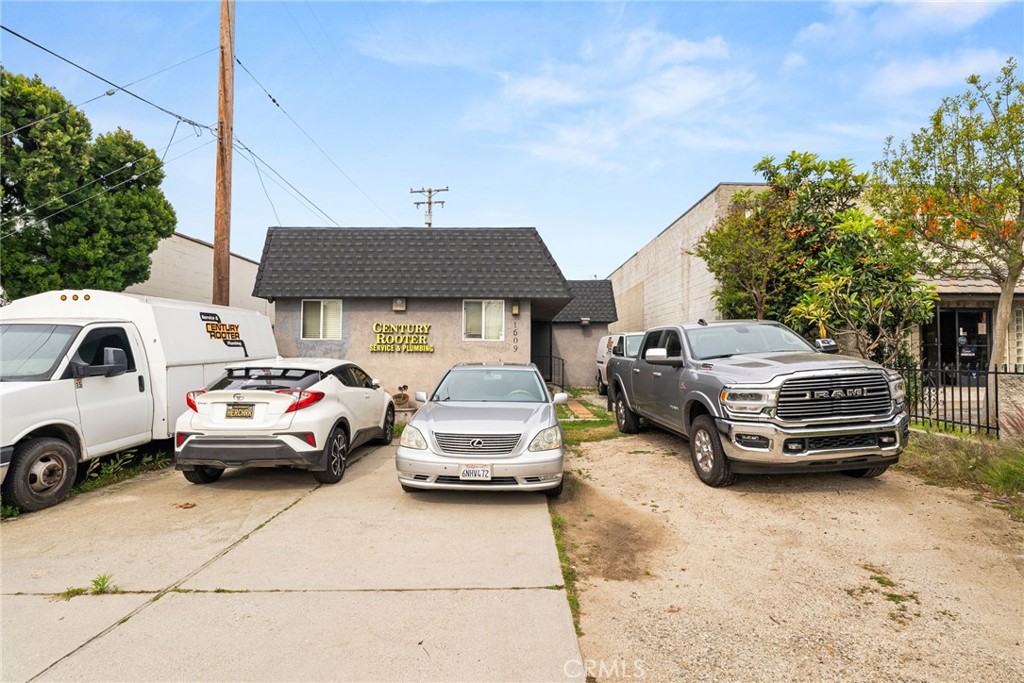 1609 S California Avenue Property Photo 2
