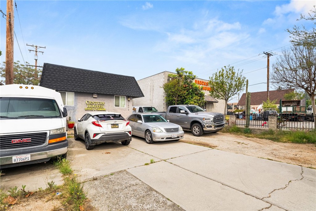 1609 S California Avenue Property Photo 3