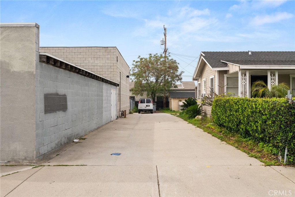 1609 S California Avenue Property Photo 4