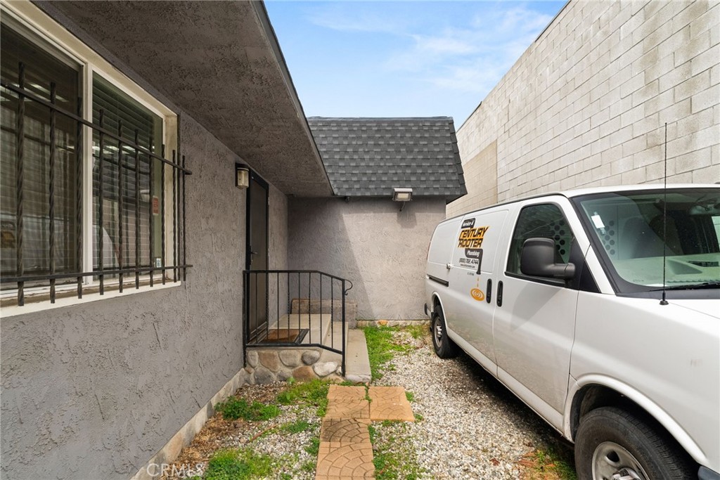 1609 S California Avenue Property Photo 5