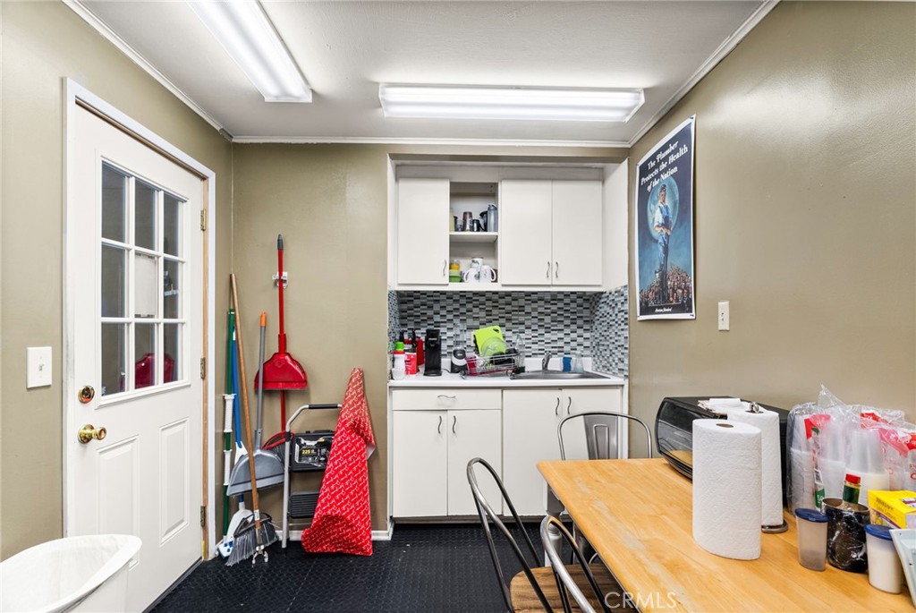 1609 S California Avenue Property Photo 13