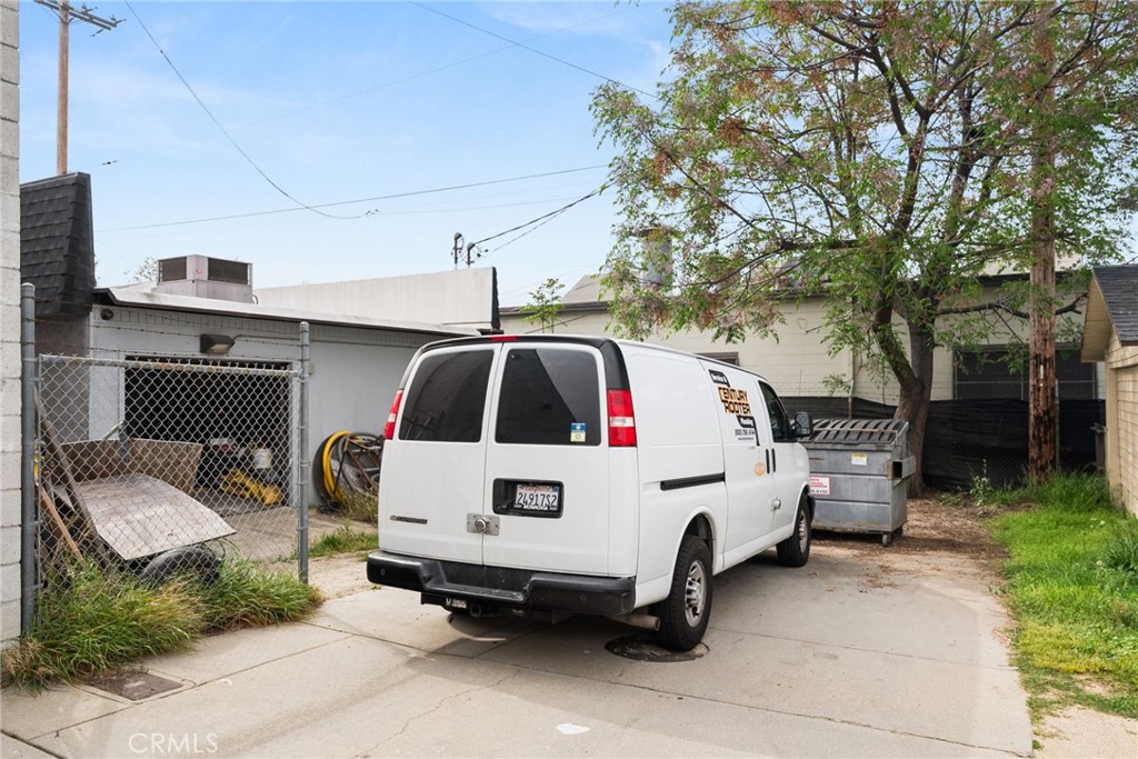 1609 S California Avenue Property Photo 21