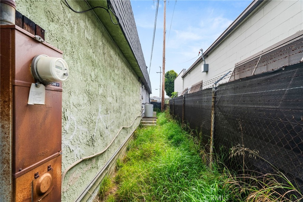 1609 S California Avenue Property Photo 23