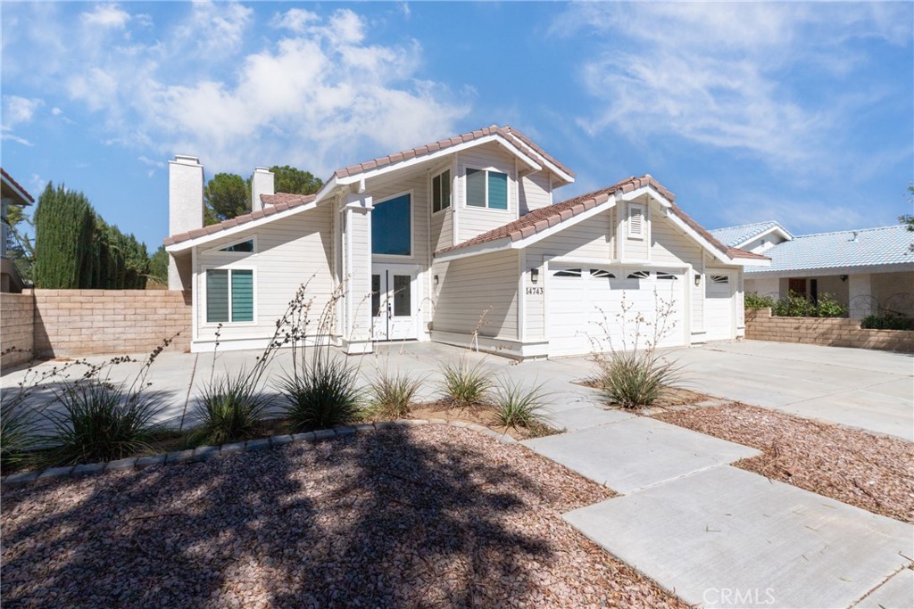 14743 Blue Grass Drive Property Photo 3