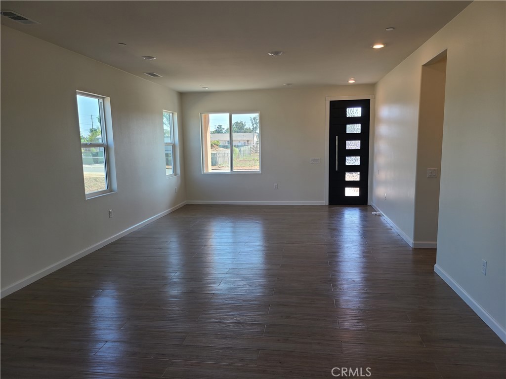 21402 Short Ridge Street Property Photo 6
