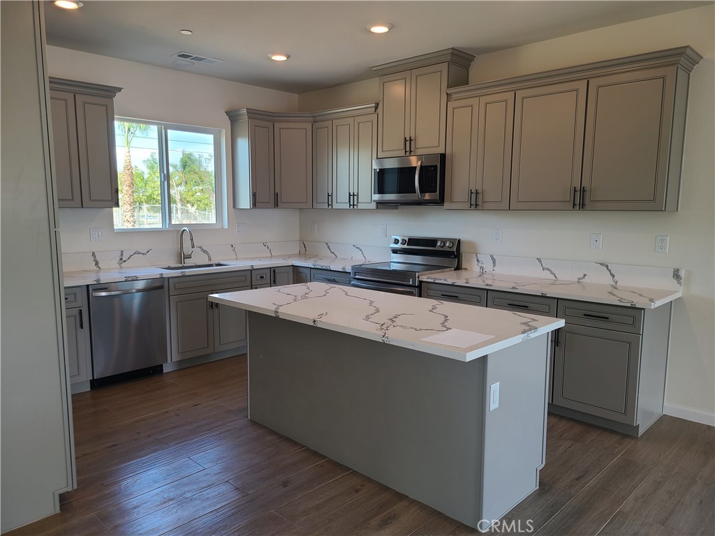21402 Short Ridge Street Property Photo 16