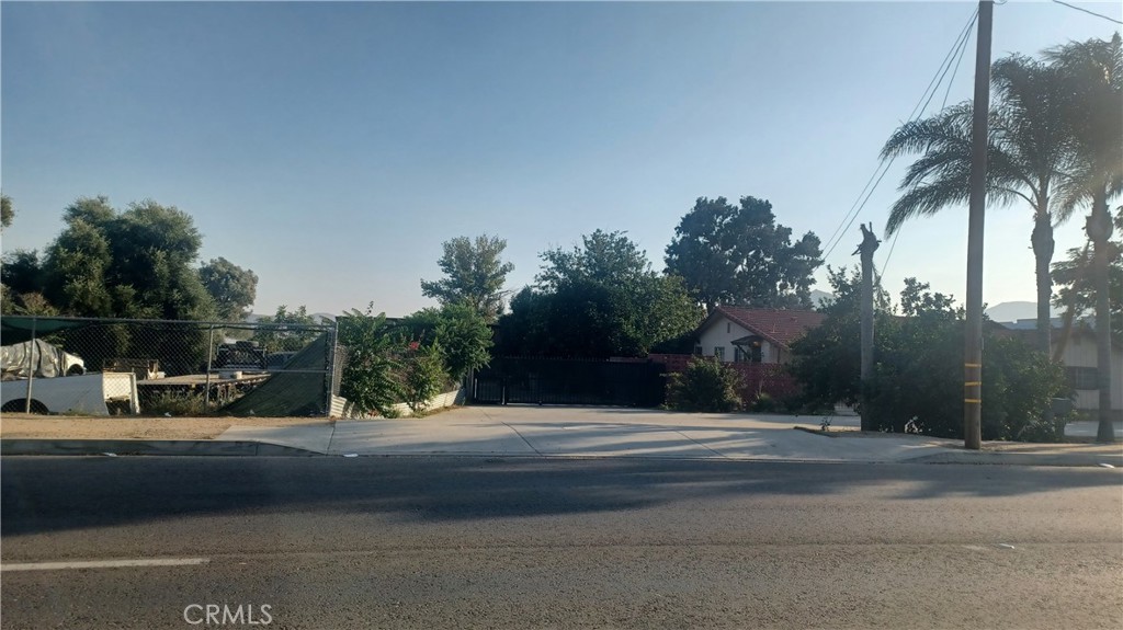 18133 Slover Avenue Property Photo