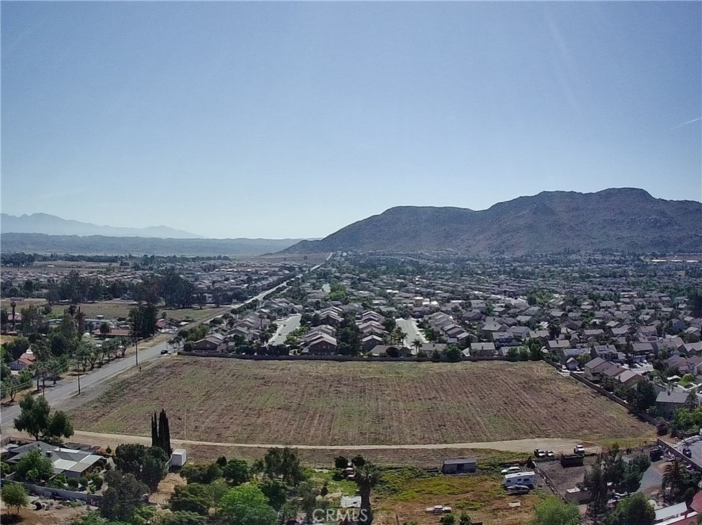 2173 Cactus Avenue Property Photo 1