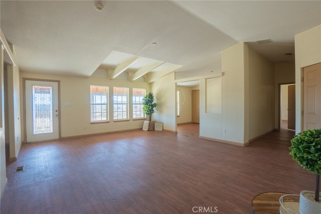 21050 Elton Lane Property Photo 5