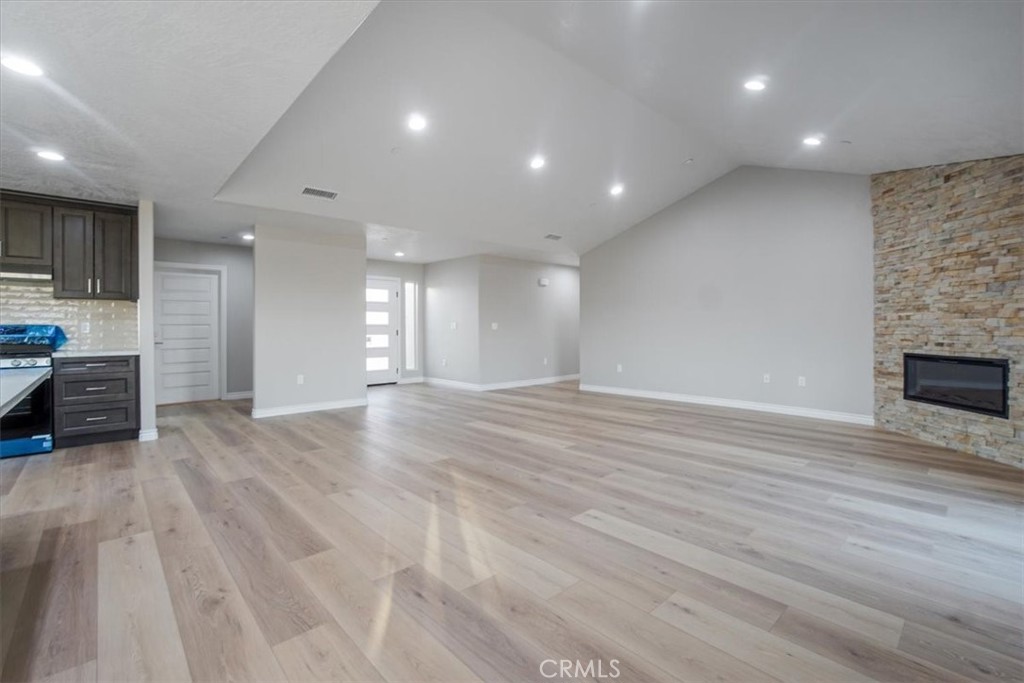 18363 Fresno Street Property Photo 5