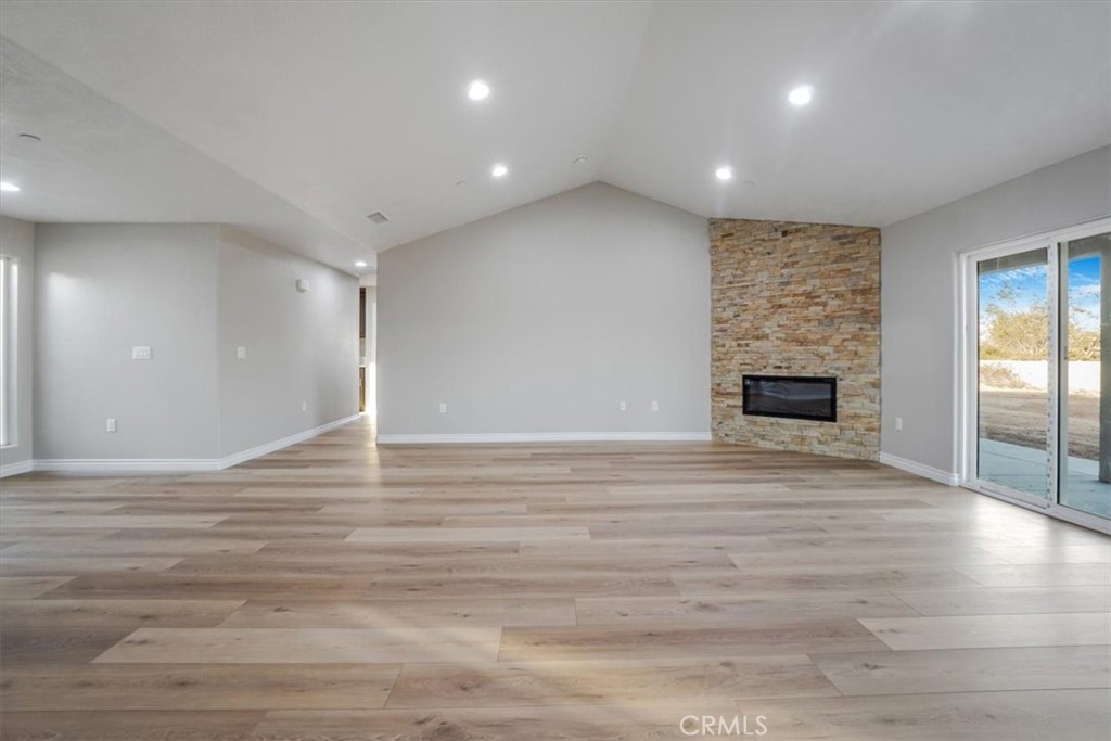 18363 Fresno Street Property Photo 7
