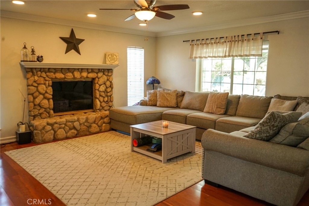 9886 Onyx Street Property Photo 6
