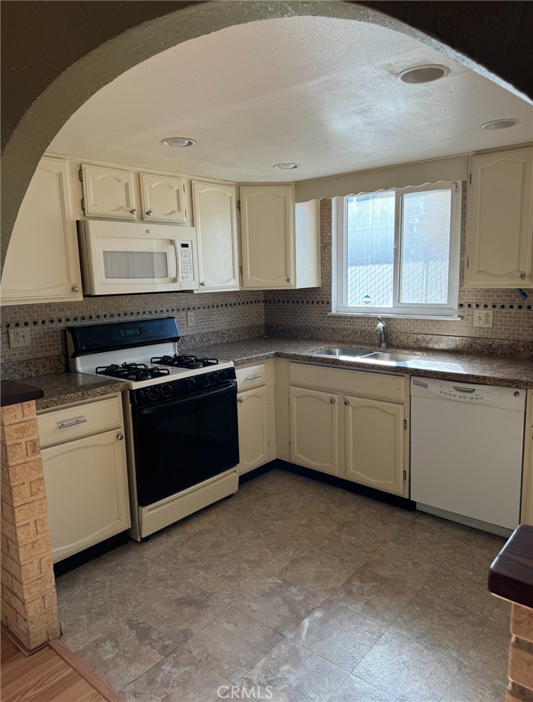 630 Yucca Avenue Property Photo 5