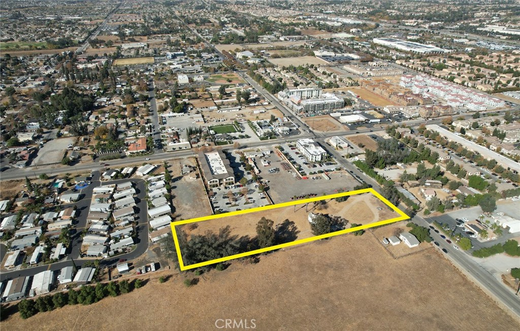 25071 Adams Avenue Property Photo 4