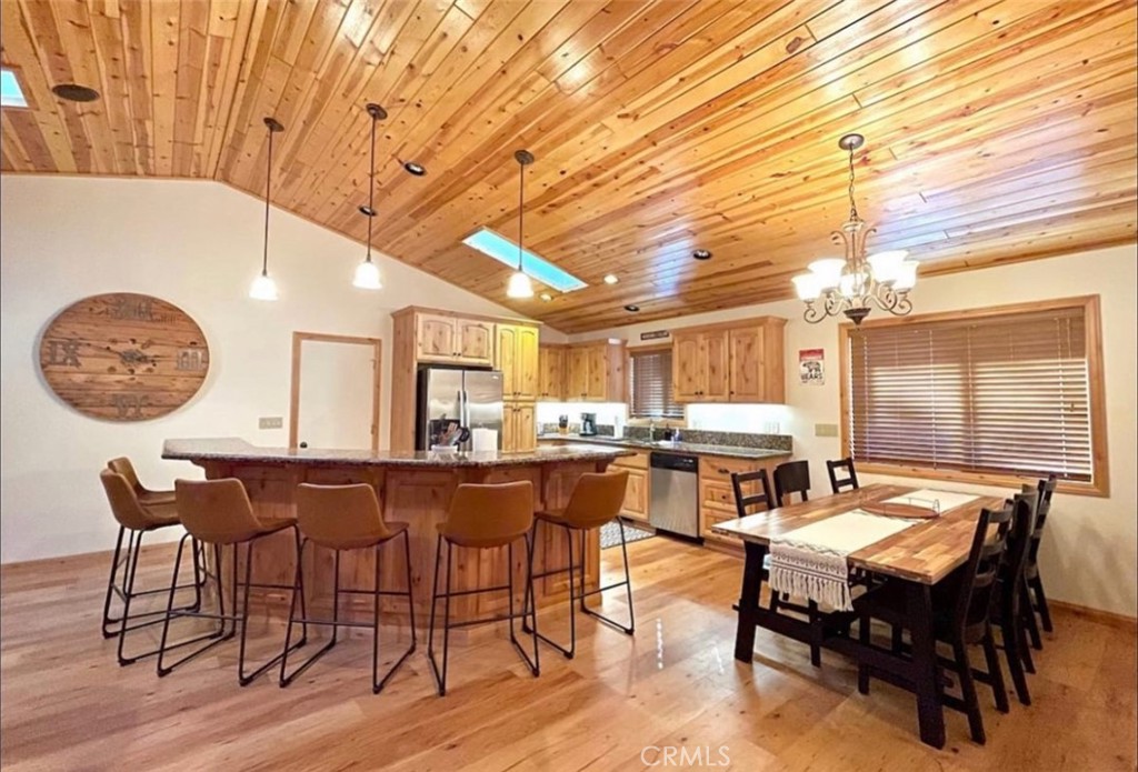 1037 Robinhood Boulevard W Property Photo 3