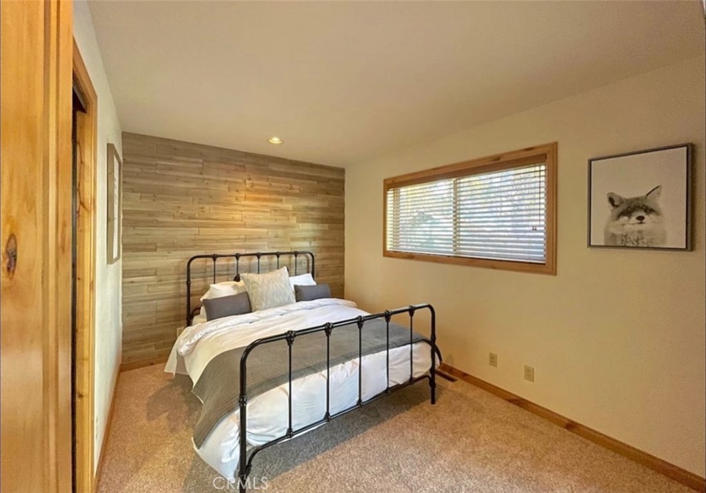 1037 Robinhood Boulevard W Property Photo 7