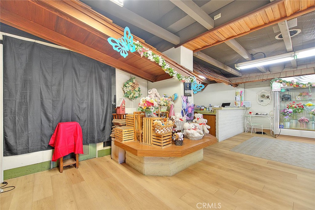 8620 Sierra Avenue Property Photo 11