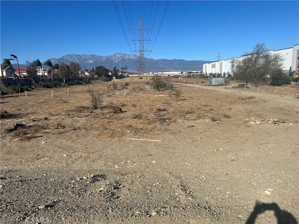 11130 E Riverside Drive Property Photo 2