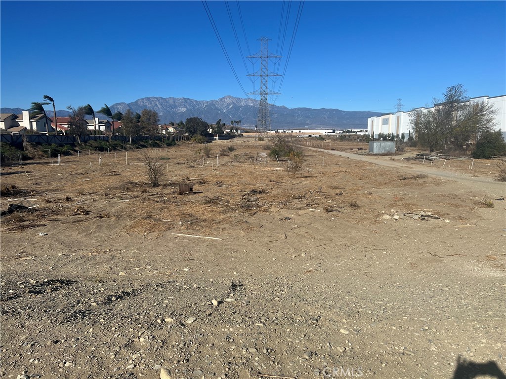11130 E Riverside Drive Property Photo 3