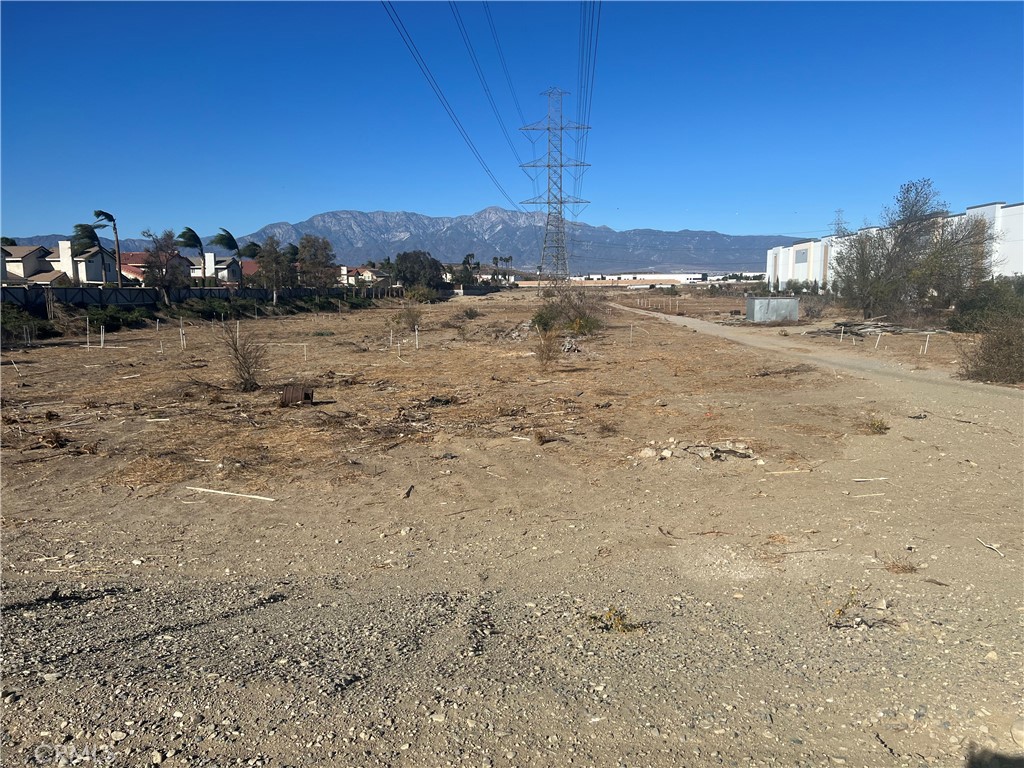 11130 E Riverside Drive Property Photo 4