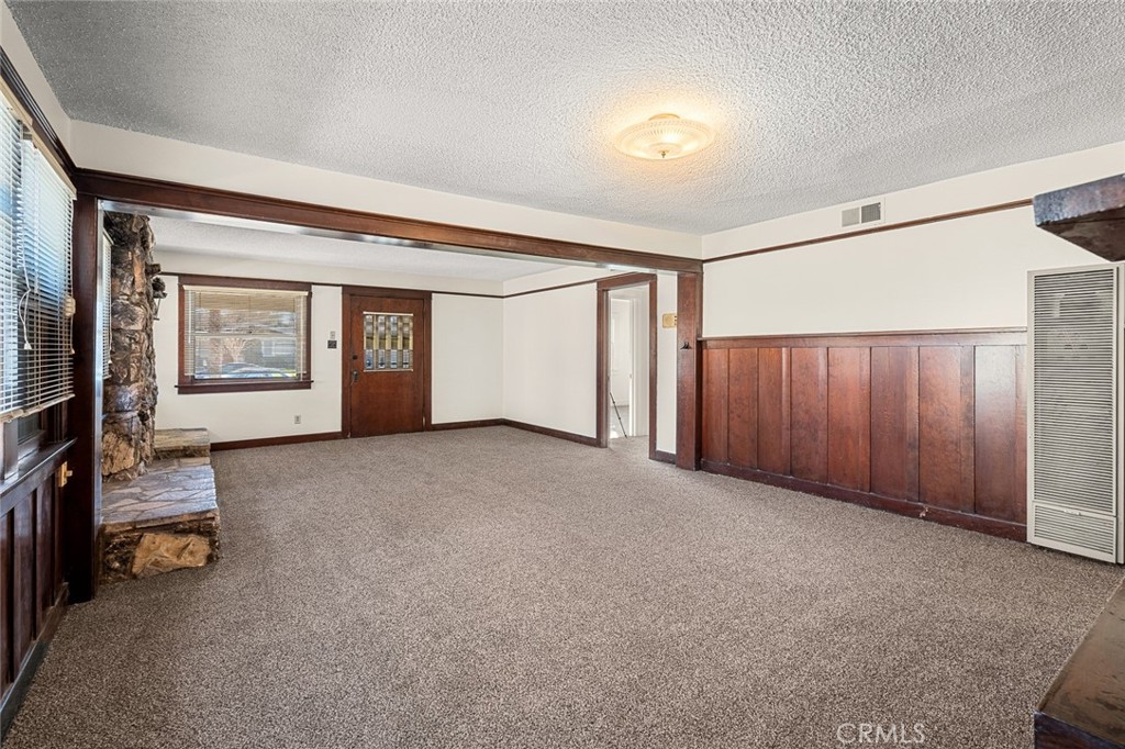 1019 College Avenue Property Photo 4