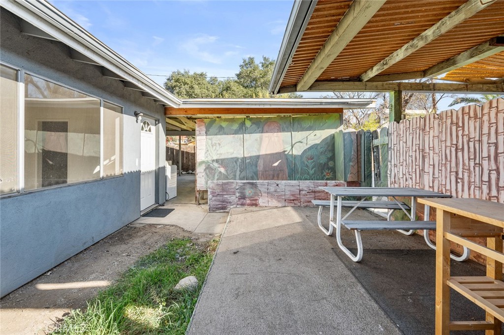 1019 College Avenue Property Photo 18