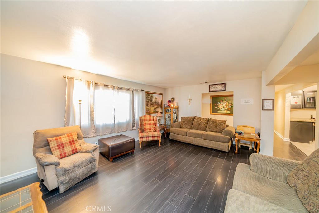 1465 N Eucalyptus Avenue Property Photo 11