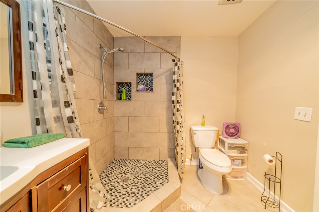 1465 N Eucalyptus Avenue Property Photo 16