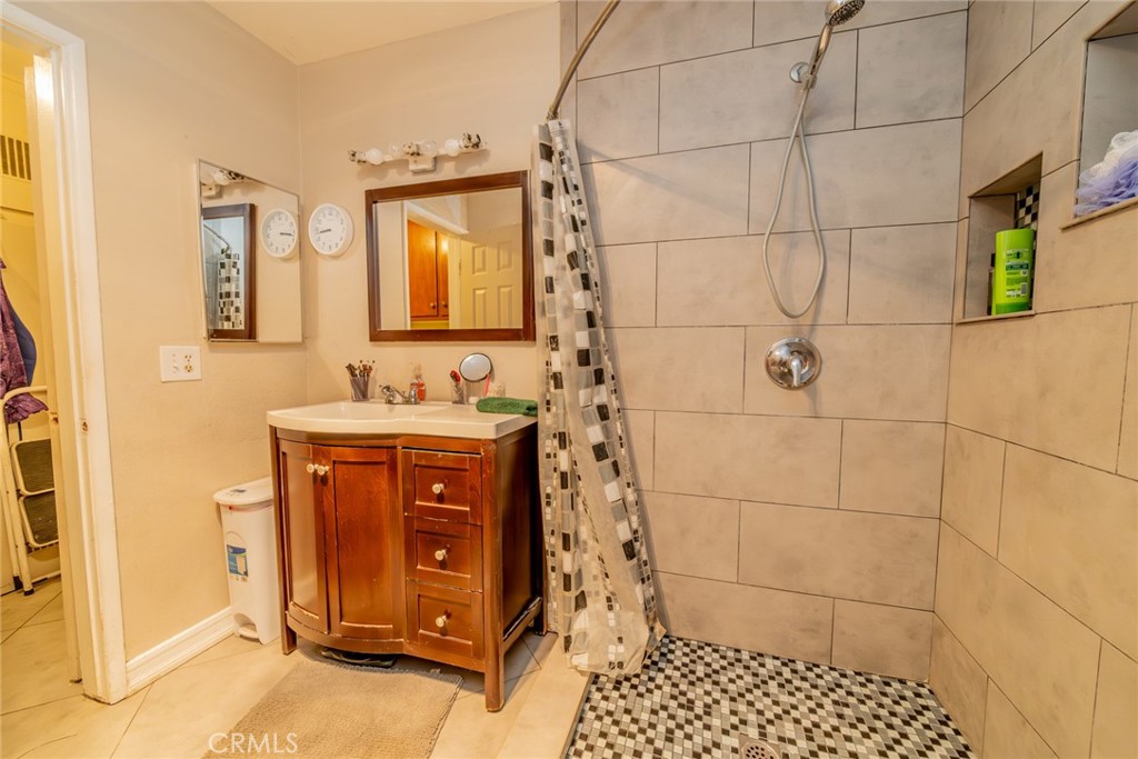1465 N Eucalyptus Avenue Property Photo 17