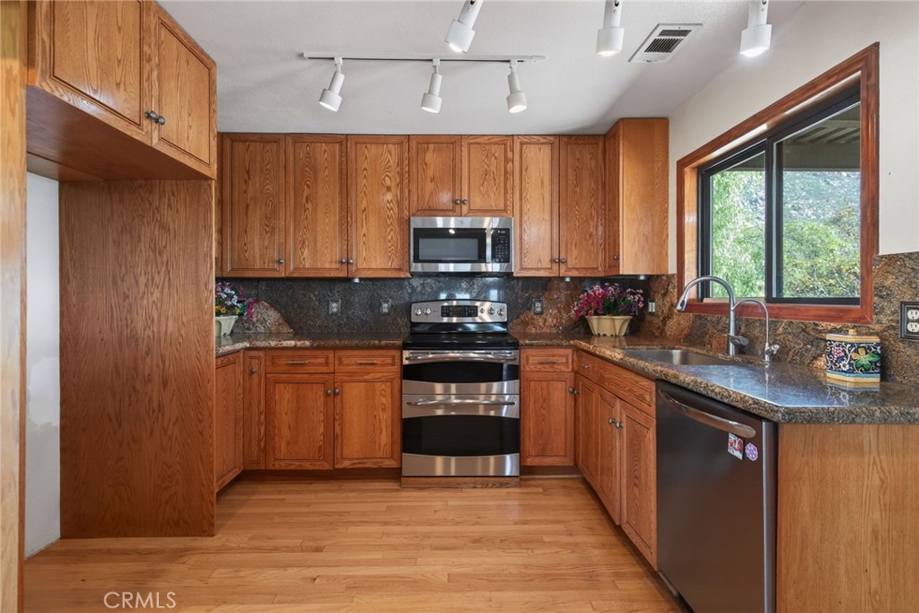 20682 Hill Top Drive Property Photo 12