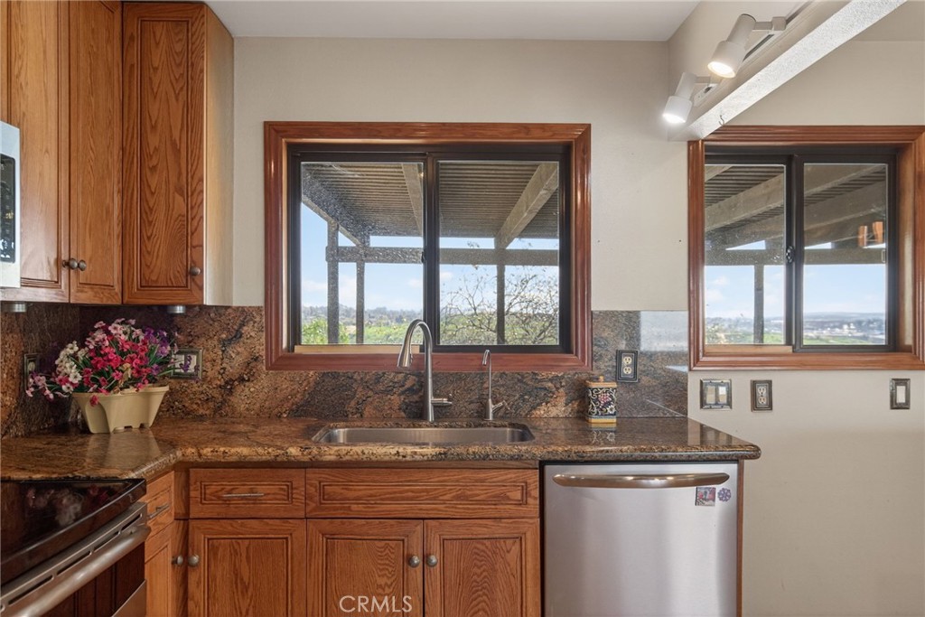 20682 Hill Top Drive Property Photo 14