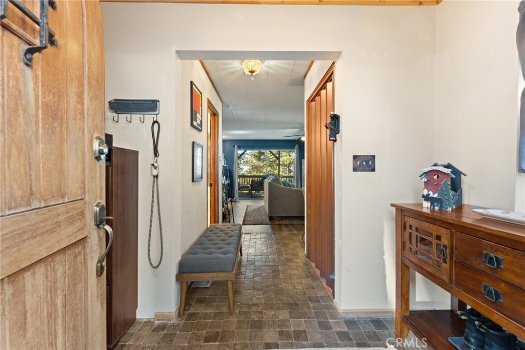30862 Live Oak Drive Property Photo 4