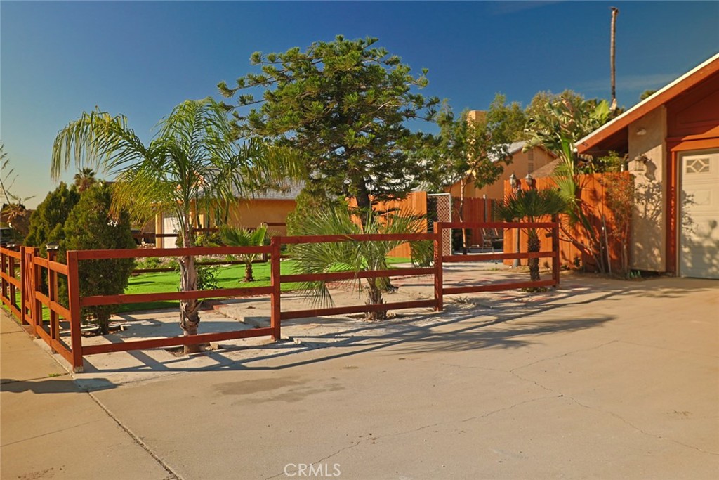 264 N Church Avenue Property Photo 6