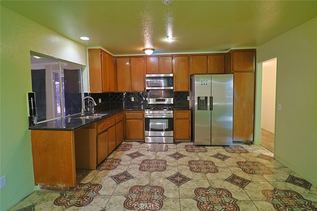 264 N Church Avenue Property Photo 13