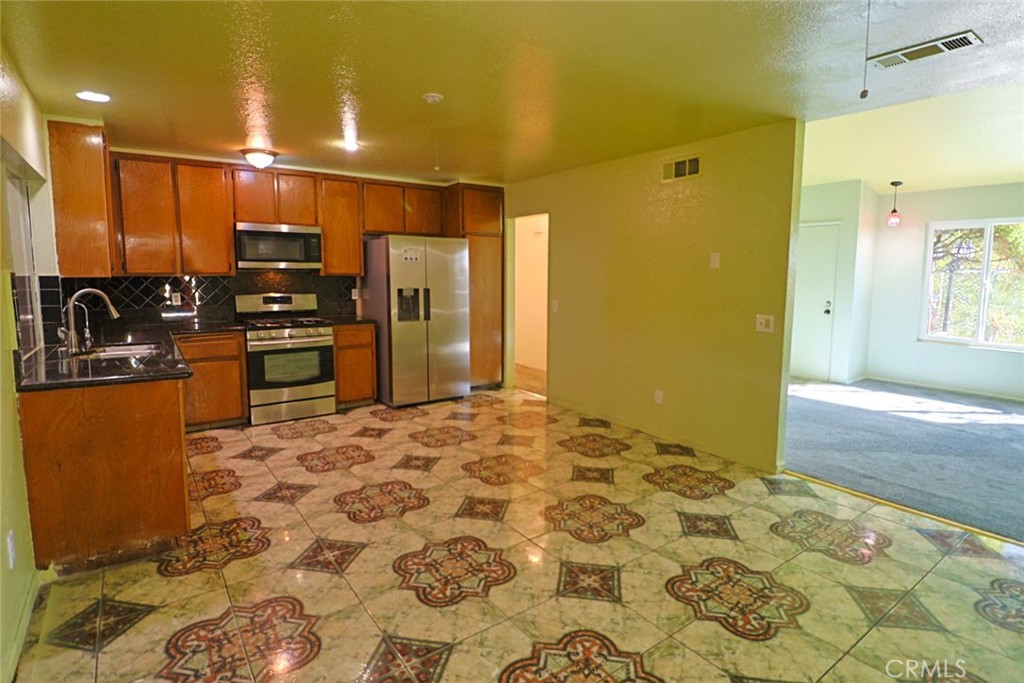 264 N Church Avenue Property Photo 16
