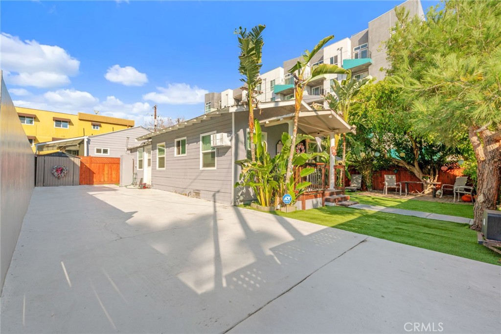 11123 Cumpston Street Property Photo 2