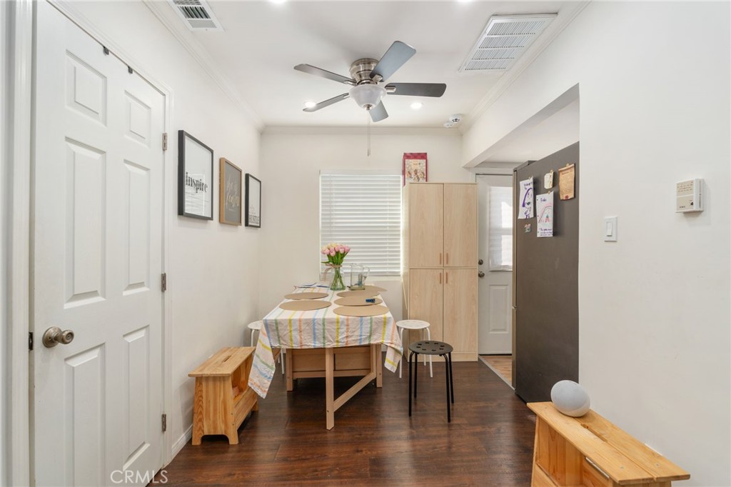 11123 Cumpston Street Property Photo 7