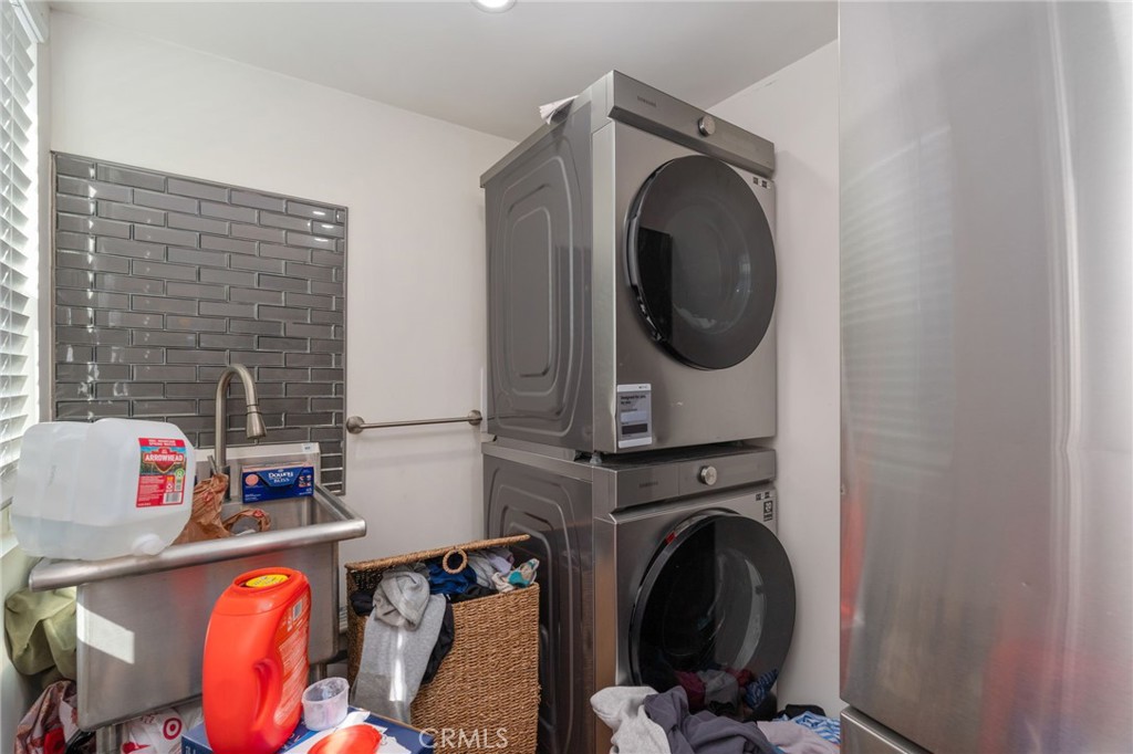 11123 Cumpston Street Property Photo 12