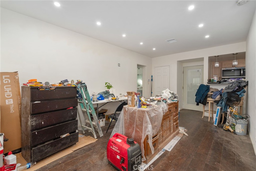 11123 Cumpston Street Property Photo 17