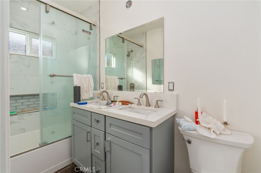 11123 Cumpston Street Property Photo 18