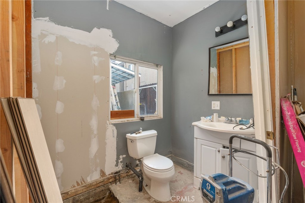 11123 Cumpston Street Property Photo 22