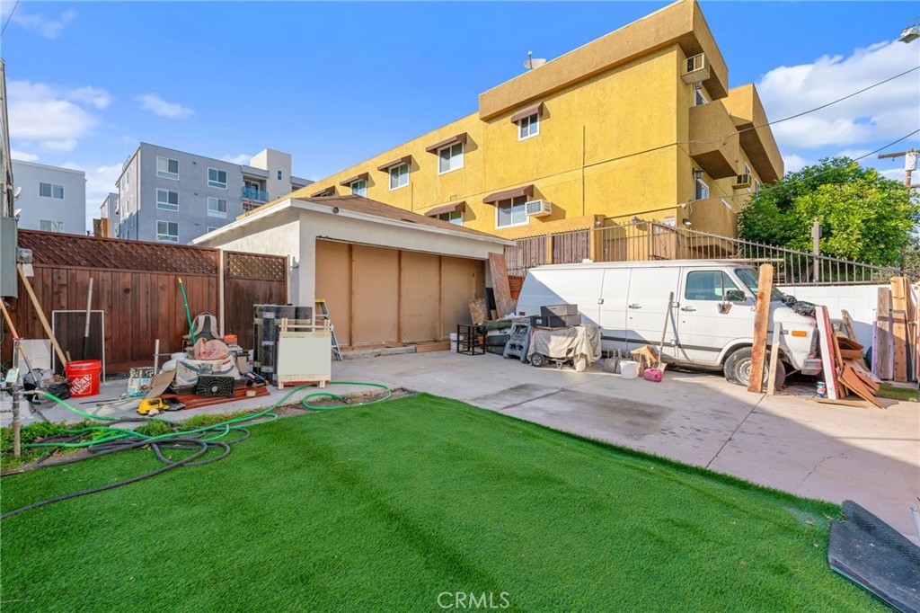 11123 Cumpston Street Property Photo 23