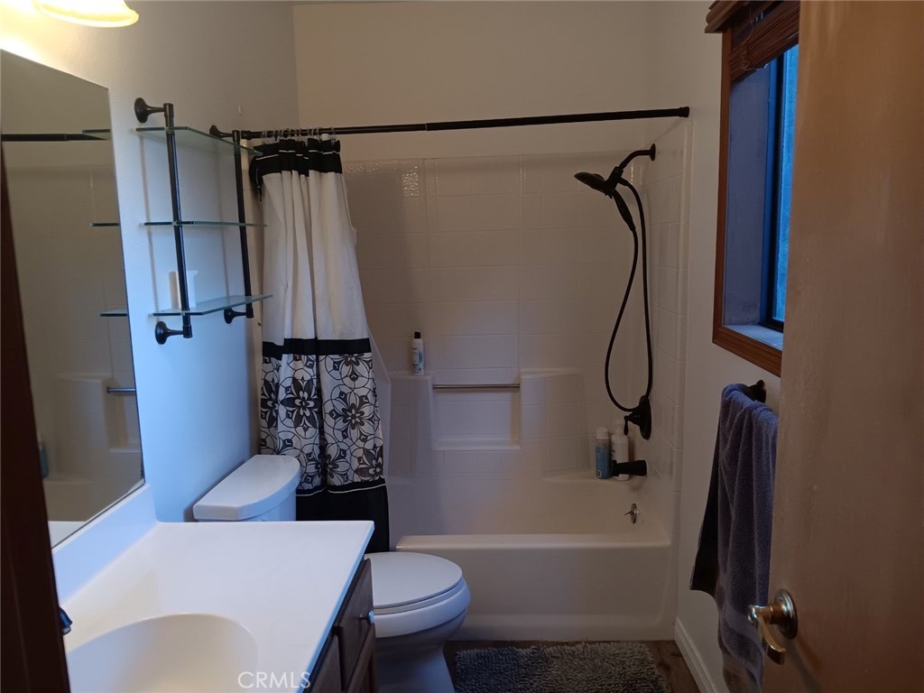 23916 Cresta Drive Property Photo 8