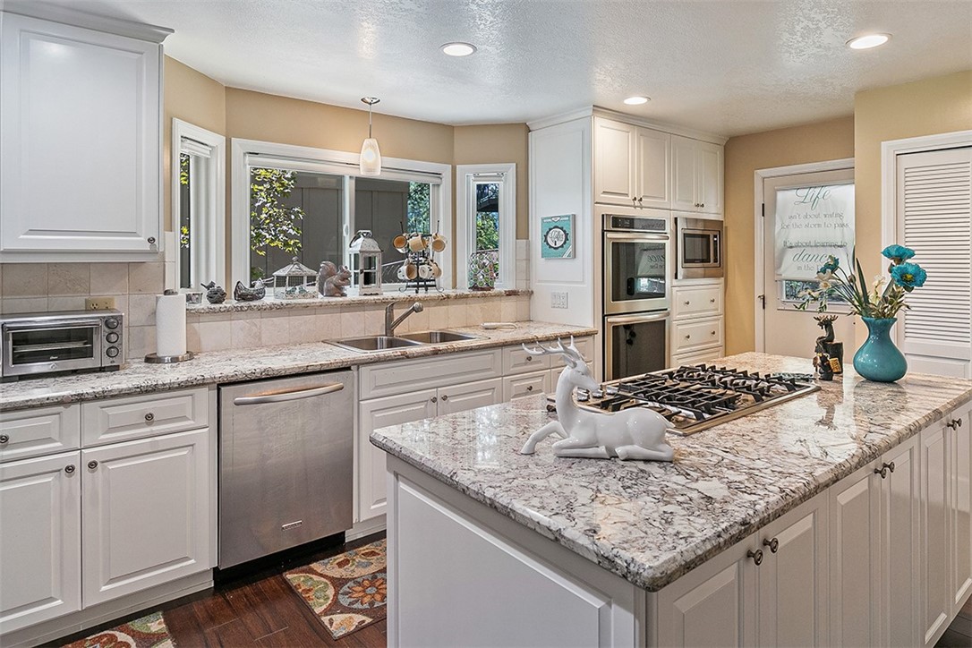 28065 N Peninsula Drive Property Photo 6