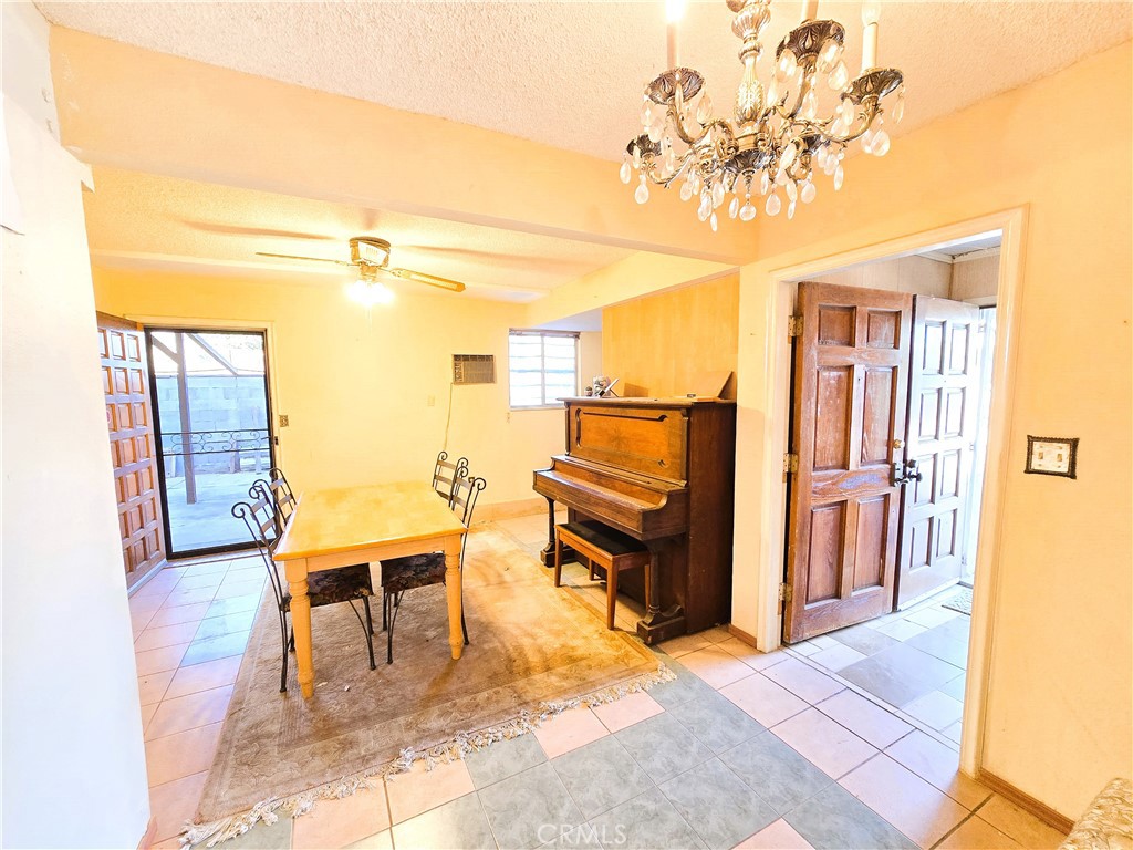 2789 Fairmount Boulevard Property Photo 3